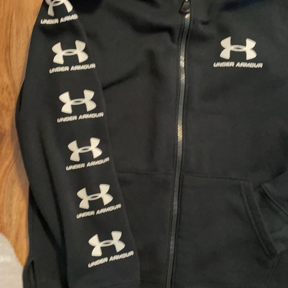 Boy’s Under Armour full zip hoodie size y- small - Picture 6 of 7